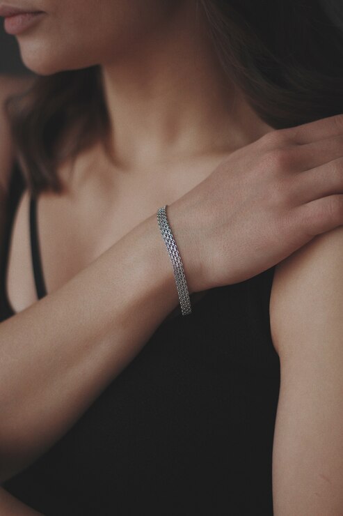 Noor fine silver bangle