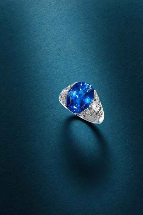Taara sapphire cocktail ring
